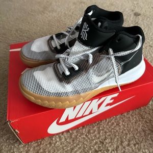 Men's  7.5 Nike Basketball Shoes